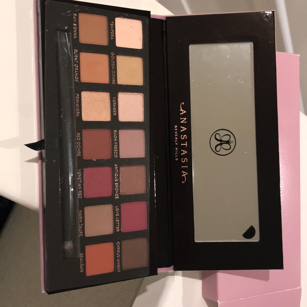 Anastasia eyeshadow palette